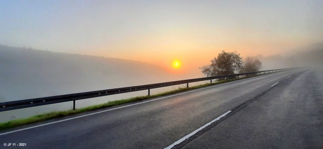 Sonnenaufgang in der Rhön.jpg